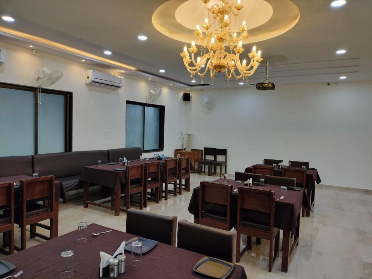Hotel Satkar International Chhindwāra Esterno foto