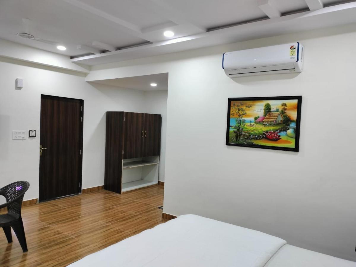 Hotel Satkar International Chhindwāra Esterno foto