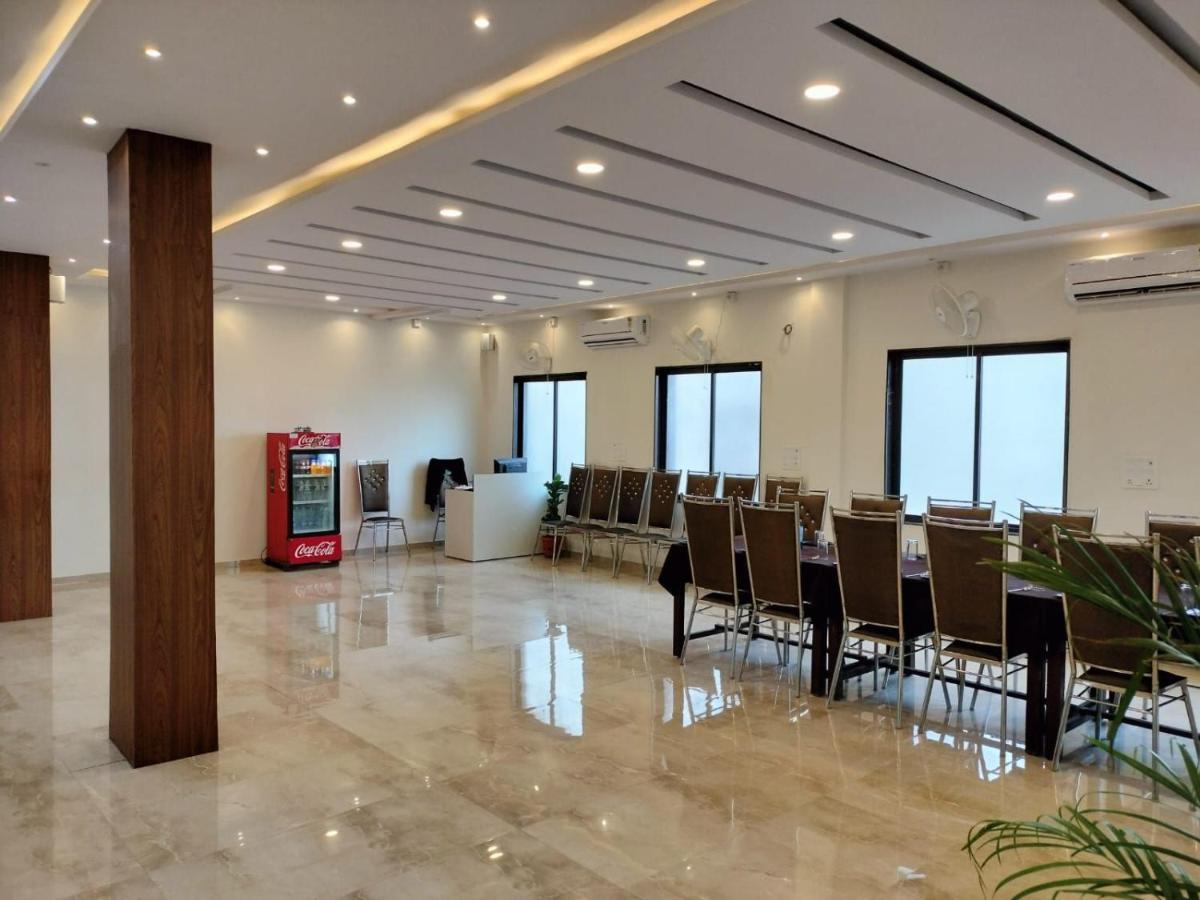 Hotel Satkar International Chhindwāra Esterno foto