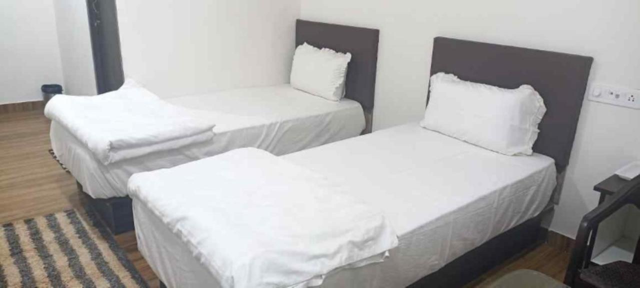 Hotel Satkar International Chhindwāra Esterno foto