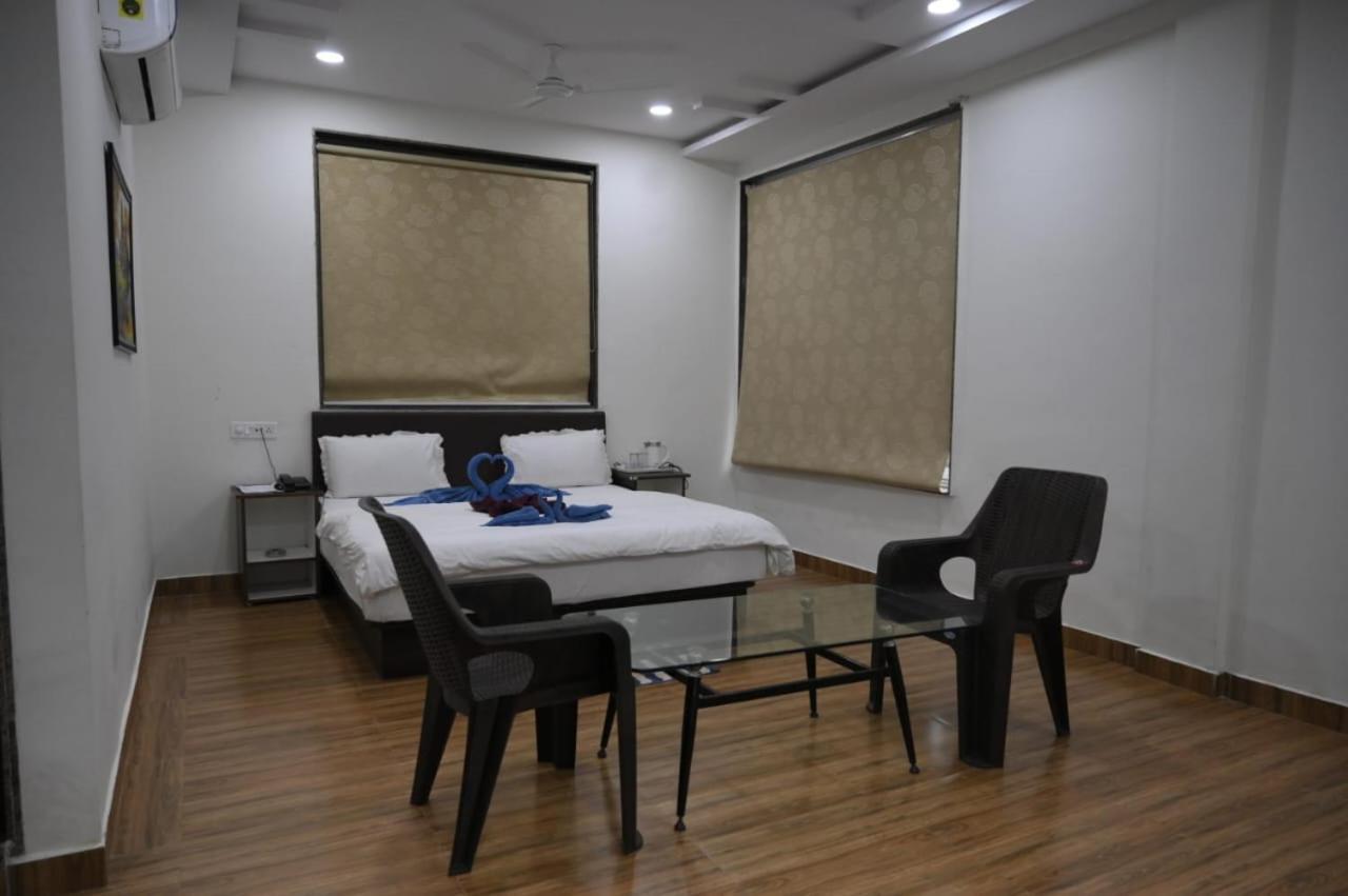 Hotel Satkar International Chhindwāra Esterno foto