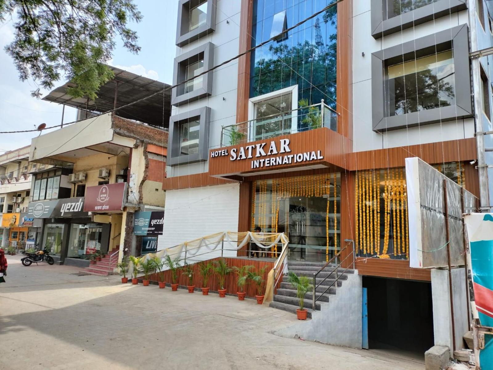 Hotel Satkar International Chhindwāra Esterno foto