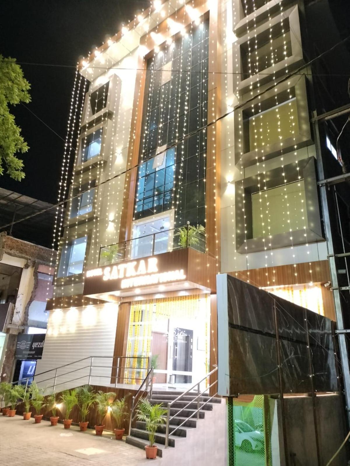 Hotel Satkar International Chhindwāra Esterno foto