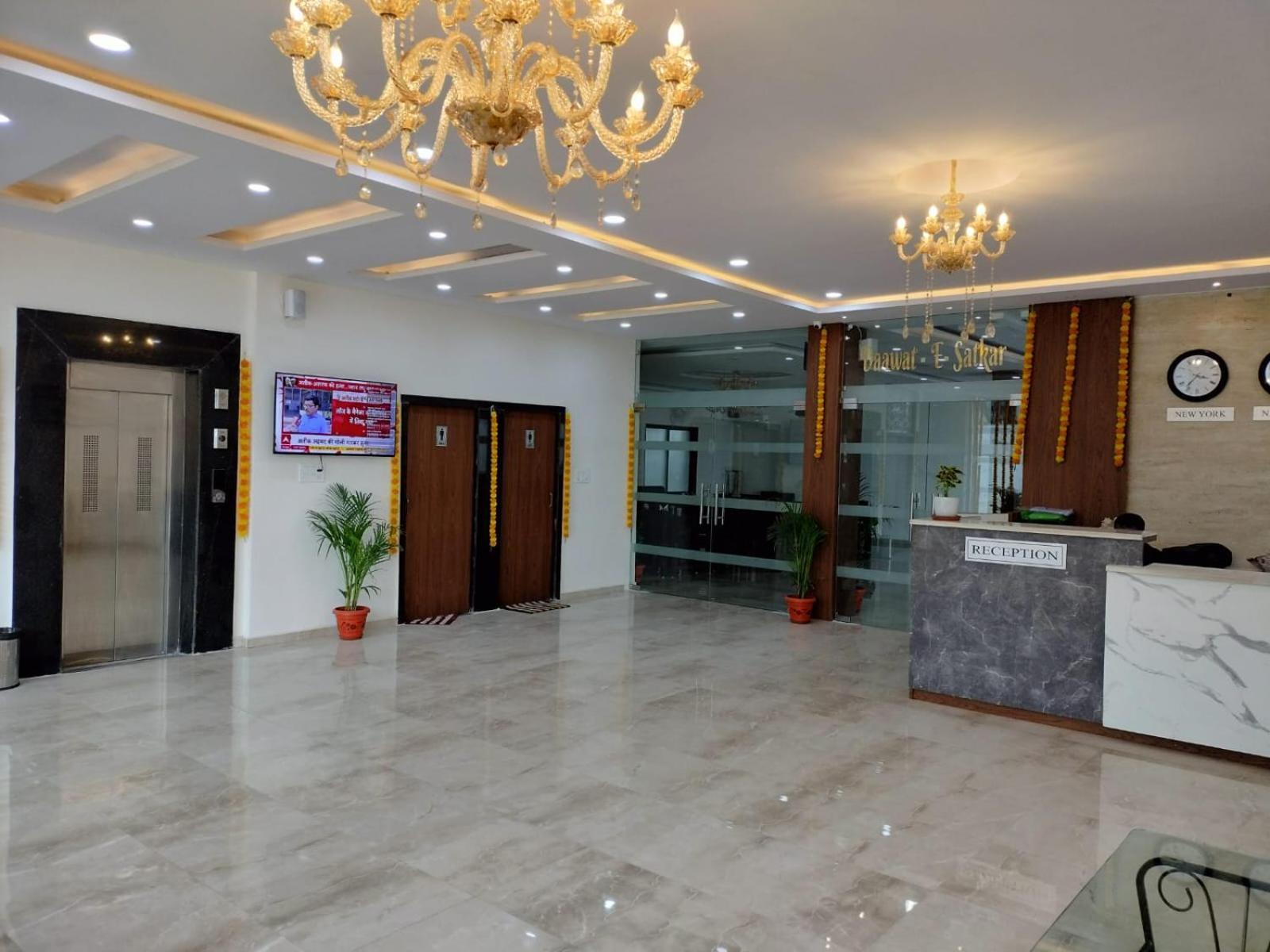 Hotel Satkar International Chhindwāra Esterno foto