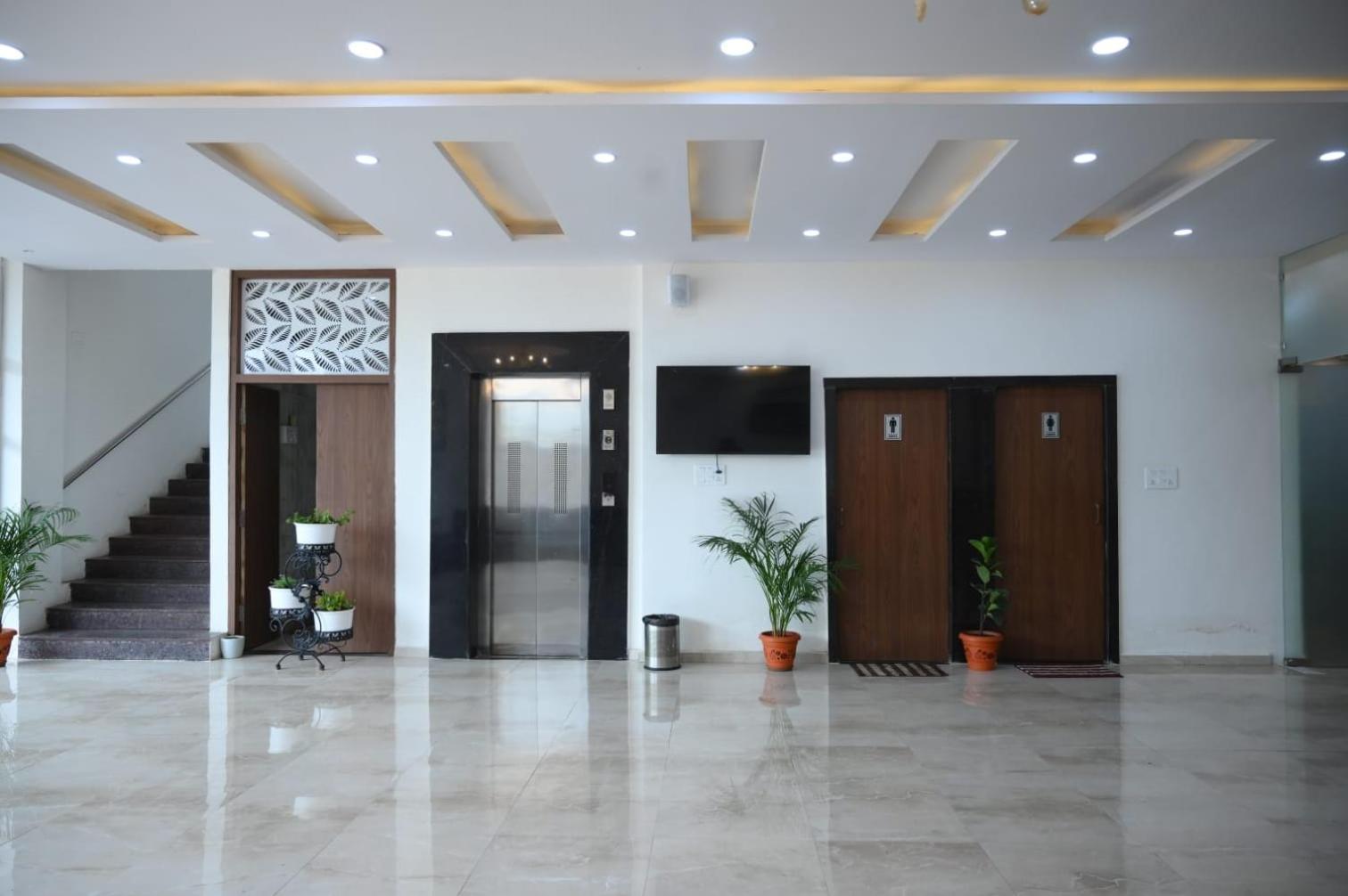 Hotel Satkar International Chhindwāra Esterno foto