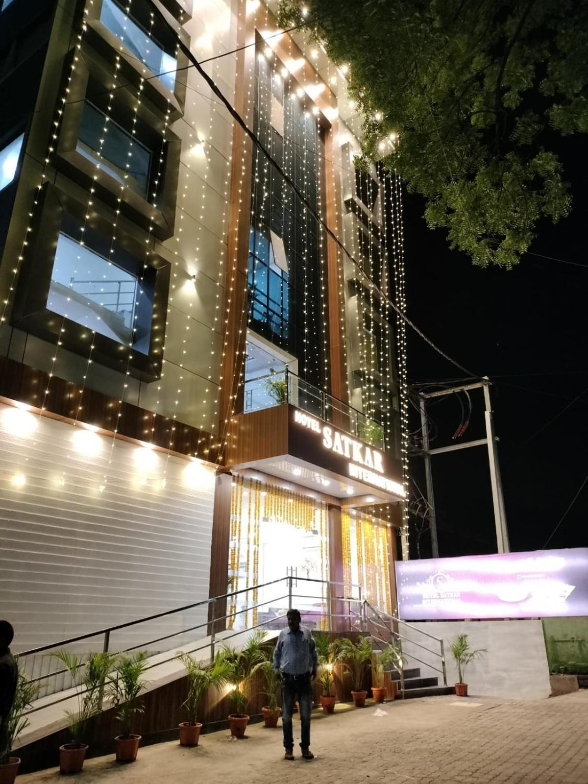Hotel Satkar International Chhindwāra Esterno foto
