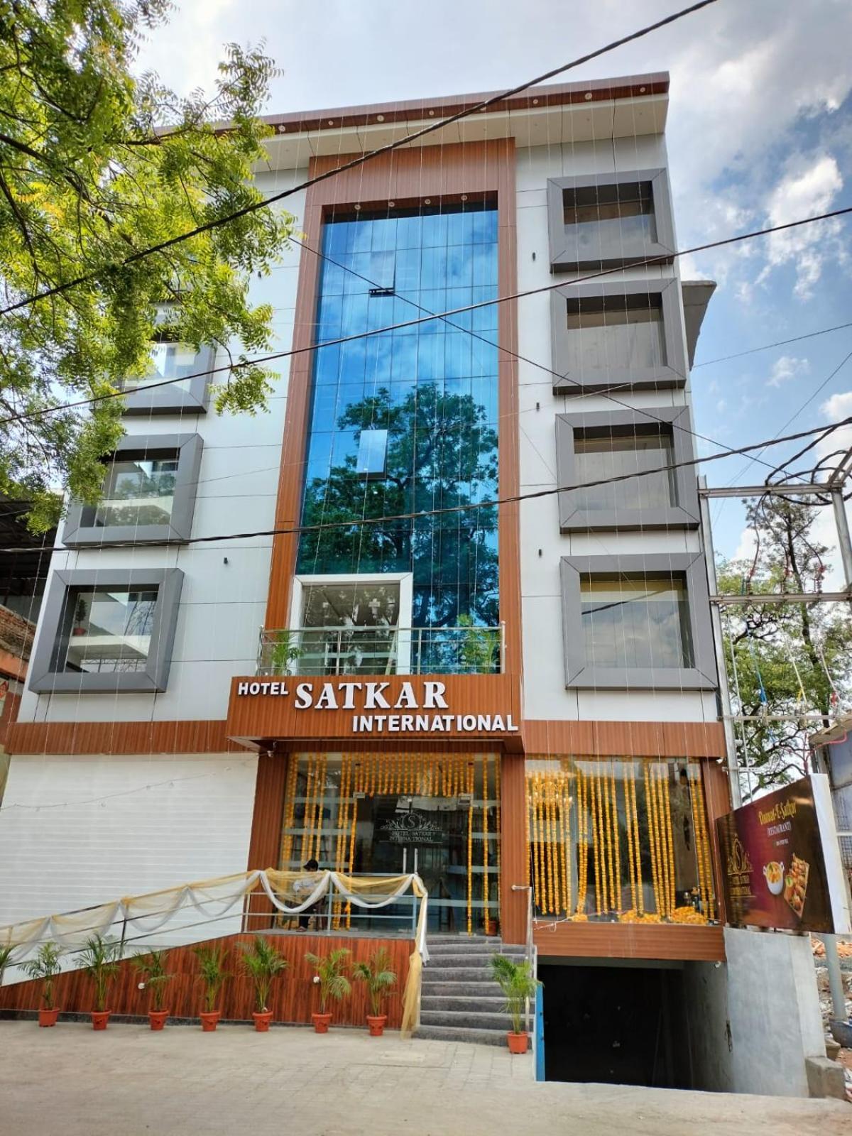 Hotel Satkar International Chhindwāra Esterno foto